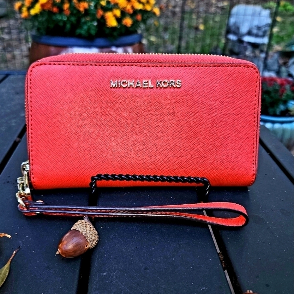 MICHAEL KORS WRISTLET/PHONE CASE